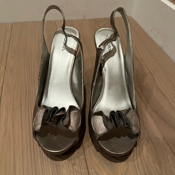 Xhilaration Gold pumps - Picture 7 of 7